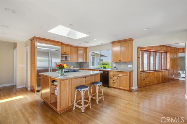 1951 Aliso Avenue, Costa Mesa CA: https://media.crmls.org/medias/4797e3c9-0465-4ec7-affa-c7fe2f09fda0.jpg