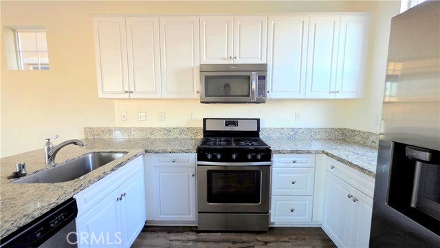 Detail Gallery Image 8 of 30 For 5930 Ginger Dr, Corona,  CA 92880 - 3 Beds | 2/1 Baths