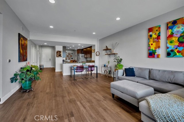 Image 32 of 75 For 300 4th Street 214