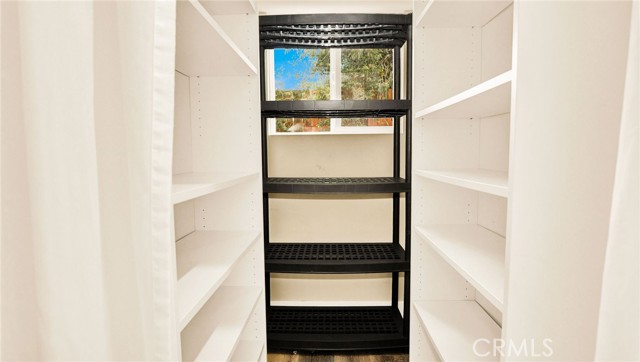 Detail Gallery Image 11 of 45 For 9237 Wakefield Ave #11,  Panorama City,  CA 91402 - 4 Beds | 3/1 Baths