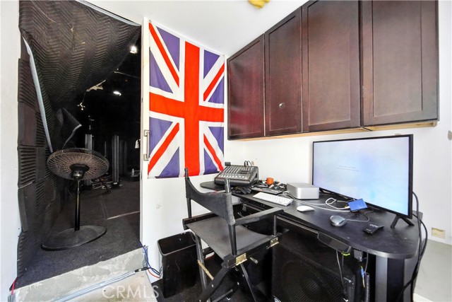 438 N Pasadena Avenue, Glendora CA: https://media.crmls.org/medias/4799afdf-c876-4c9a-aeb0-7f89147ebddd.jpg