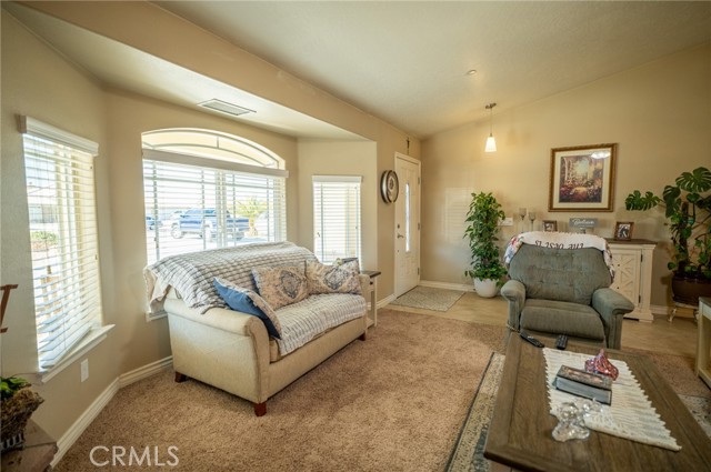 Detail Gallery Image 3 of 24 For 7653 Montrose, Hesperia,  CA 92345 - 3 Beds | 2 Baths