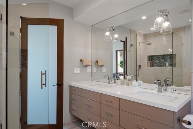 221 36th Street, Manhattan Beach, California 90266, 3 Bedrooms Bedrooms, ,3 BathroomsBathrooms,Residential,Sold,36th,SB22069794
