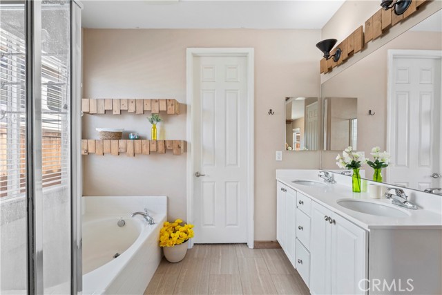 13275 Lone Pine Court, Hesperia CA: https://media.crmls.org/medias/479b456f-871c-4c51-a0d8-1beb623d47e8.jpg