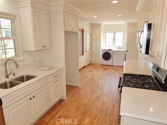 402 Avenue E, Redondo Beach, California 90277, 3 Bedrooms Bedrooms, ,2 BathroomsBathrooms,Residential,Sold,Avenue E,SB21162961