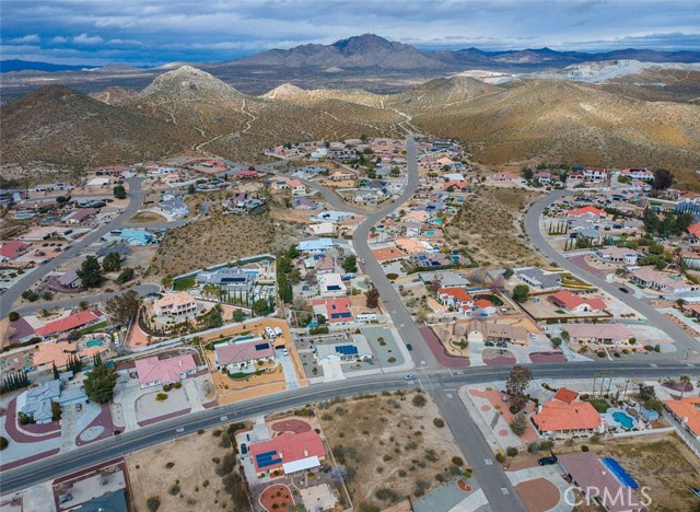 Detail Gallery Image 9 of 27 For 16499 Kamana Rd, Apple Valley,  CA 92307 - – Beds | – Baths