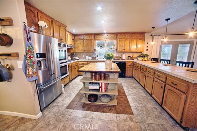 Detail Gallery Image 2 of 32 For 22052 Melrose Ct, Madera,  CA 93638 - 3 Beds | 2/1 Baths