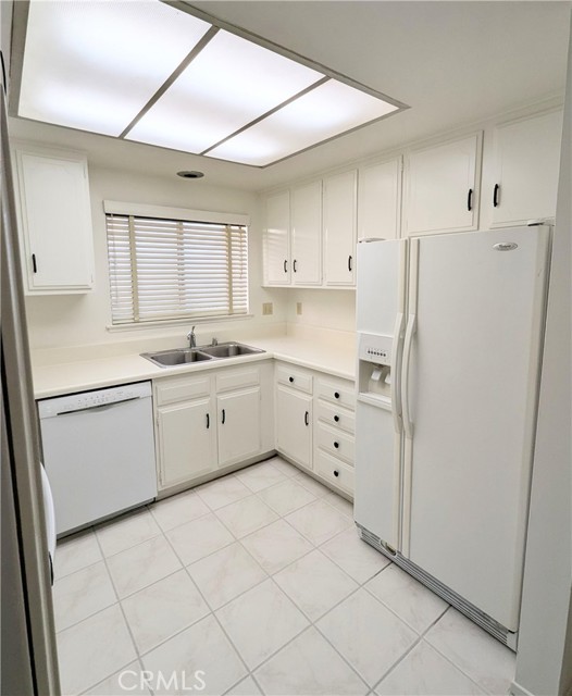 2370 Via Mariposa W, Laguna Woods CA: https://media.crmls.org/medias/479dce71-88d2-4e3e-b435-4c806016883c.jpg