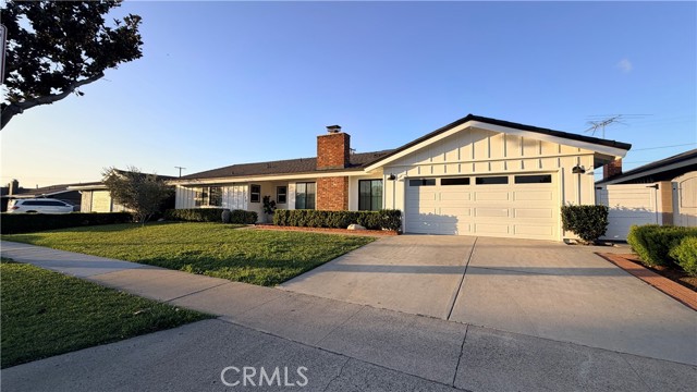 Image 1 of 60 For 2779 Lizbeth