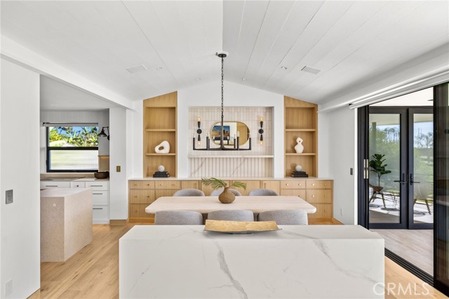1075 Granville Drive, Newport Beach CA: https://media.crmls.org/medias/47a11608-6ed7-48e8-885b-c5183a5bfceb.jpg