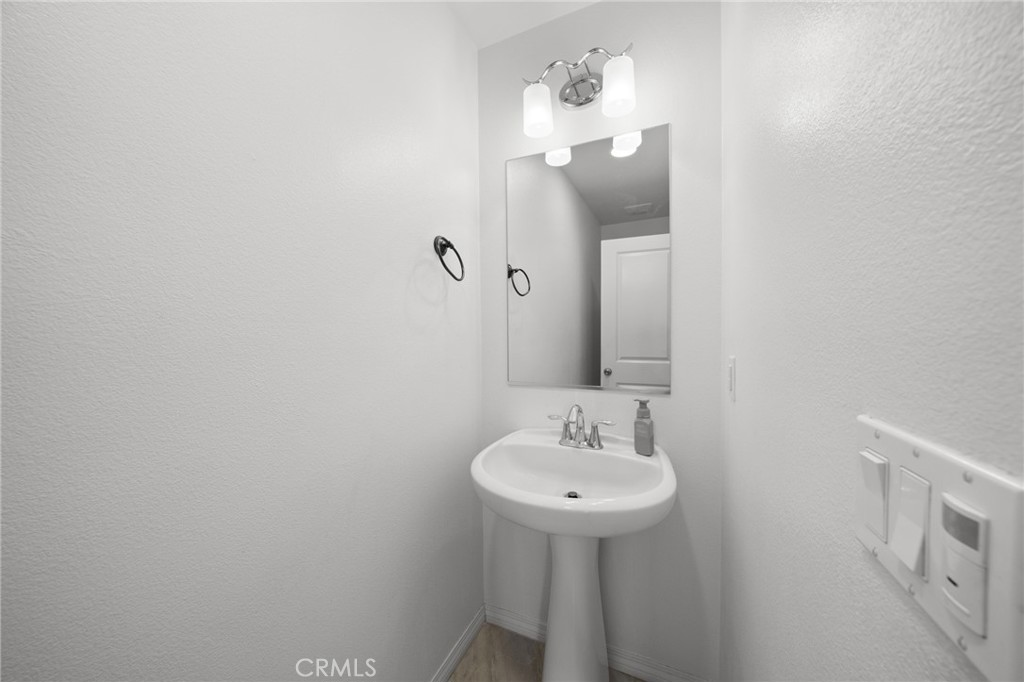https://media.crmls.org/medias/47a1beb8-54d4-47be-8029-a89342ef0062.jpg?preset=X-Large