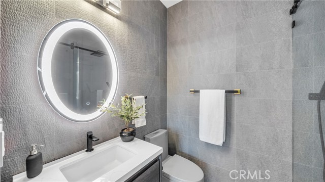 Detail Gallery Image 38 of 39 For 18829 Paseo Nuevo Dr, Tarzana,  CA 91356 - 4 Beds | 4/1 Baths