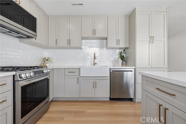 Detail Gallery Image 9 of 42 For 9502 via Salerno, Burbank,  CA 91504 - 2 Beds | 3 Baths