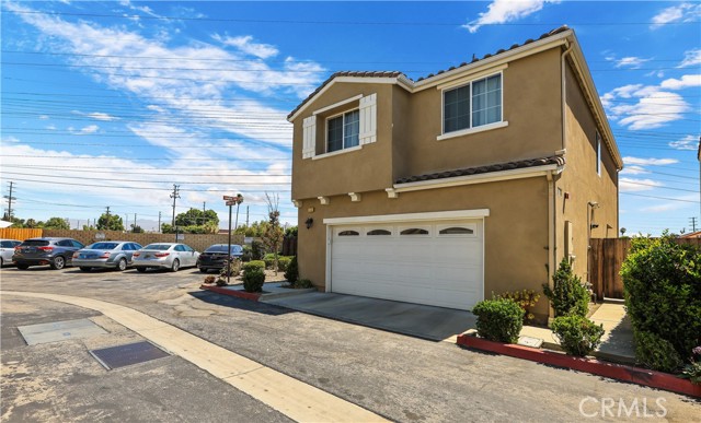 Detail Gallery Image 3 of 40 For 11155 W Laughlin Ln, North Hollywood,  CA 91606 - 4 Beds | 3 Baths