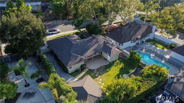 Detail Gallery Image 17 of 18 For 2741 E Glenoaks Bld, Glendale,  CA 91206 - 3 Beds | 2 Baths