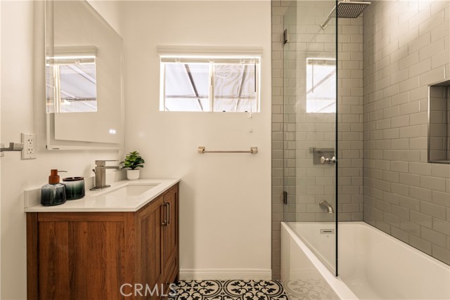 Detail Gallery Image 17 of 22 For 15233 Camarillo St, Sherman Oaks,  CA 91403 - – Beds | – Baths