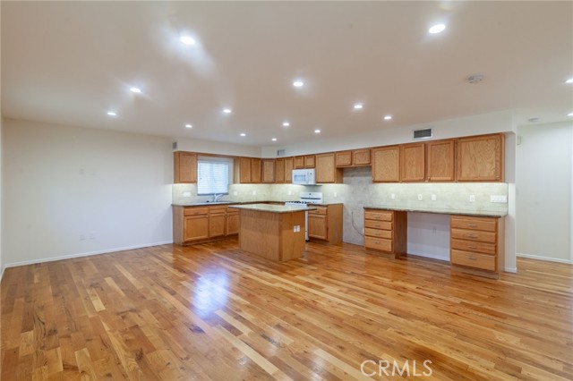 Image 20 of 34 For 10838 Burnet Avenue