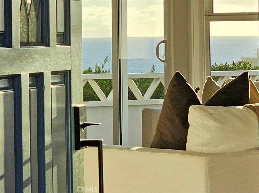 https://media.crmls.org/medias/47a68cc3-15ef-48ce-8c55-5488bf1e974a.jpg?preset=X-Large