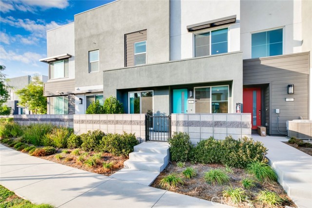 Detail Gallery Image 1 of 33 For 3641 S Allston Paseo #11,  Ontario,  CA 91761 - 3 Beds | 2/1 Baths