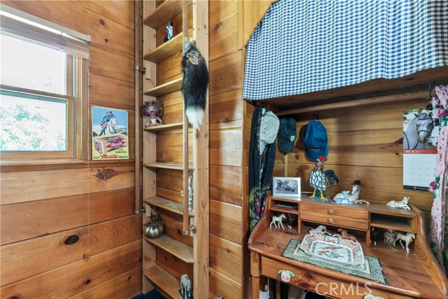 Detail Gallery Image 14 of 31 For 28810 Cedar Dr, Lake Arrowhead,  CA 92352 - 3 Beds | 2 Baths