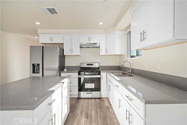 Detail Gallery Image 4 of 17 For 1822 S Orchard Ave #1822,  Los Angeles,  CA 90006 - 5 Beds | 5 Baths