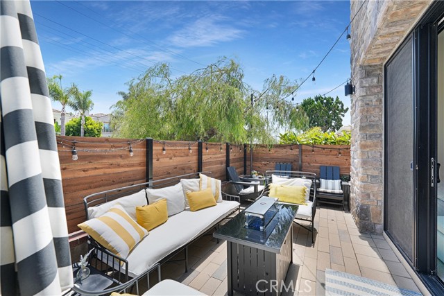 Detail Gallery Image 4 of 25 For 1017 Delaware St, Huntington Beach,  CA 92648 - 3 Beds | 3/1 Baths