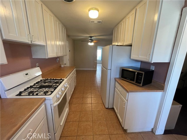 Detail Gallery Image 5 of 23 For 1380 Teakwood, Hemet,  CA 92543 - 2 Beds | 2 Baths