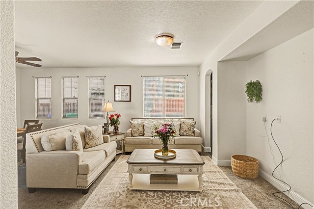 Detail Gallery Image 5 of 54 For 2001 Sola Ct, Atwater,  CA 95301 - 5 Beds | 3/1 Baths