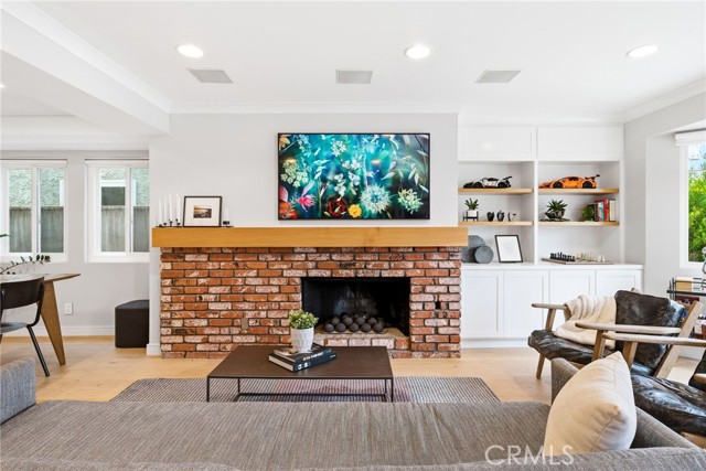 Detail Gallery Image 6 of 47 For 220 Detroit Ave, Huntington Beach,  CA 92648 - 3 Beds | 2/1 Baths