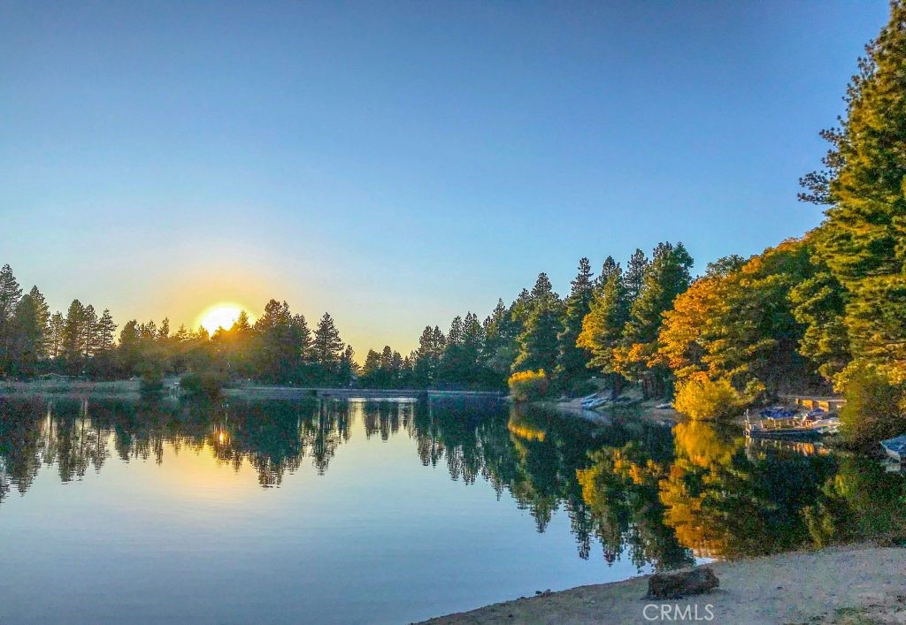 https://media.crmls.org/medias/47acf1be-1f43-4da7-b12b-e40116f4ea75.jpg?preset=X-Large