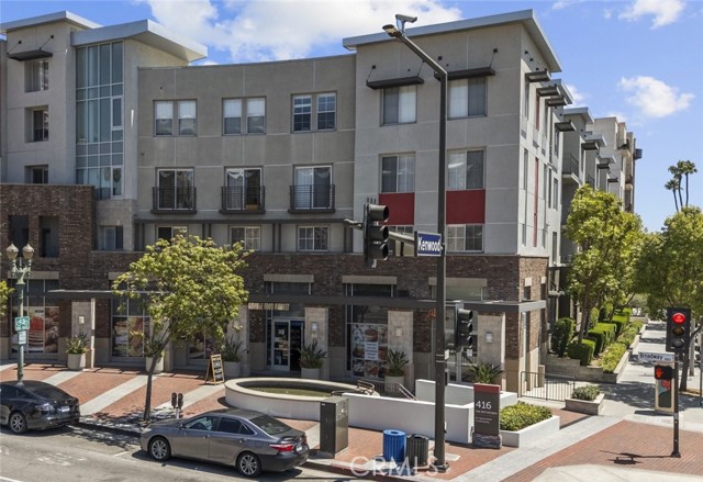 400 E Broadway, Glendale CA: https://media.crmls.org/medias/47ad769b-6af1-4db4-a626-f74a61db83fd.jpg