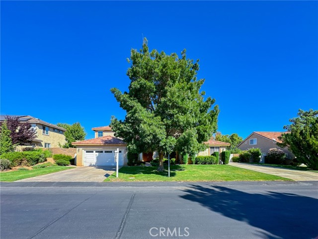 Detail Gallery Image 5 of 59 For 5121 Vista Dr, Palmdale,  CA 93551 - 4 Beds | 4 Baths