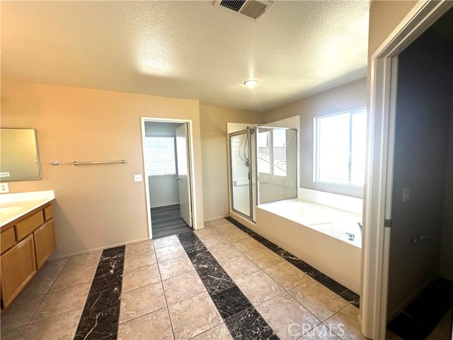 Detail Gallery Image 17 of 23 For 14711 Hondo Dr, Victorville,  CA 92394 - 4 Beds | 2/1 Baths