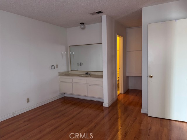 Detail Gallery Image 2 of 12 For 11228 Fineview St. #4,  El Monte,  CA 91733 - 3 Beds | 2/1 Baths