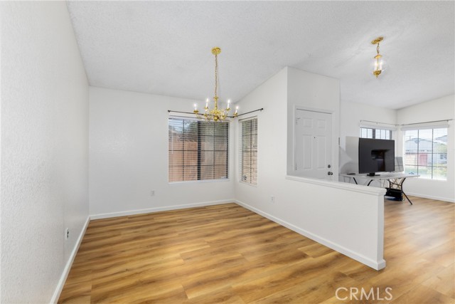 Detail Gallery Image 5 of 29 For 16880 Glennaire Ave, Victorville,  CA 92395 - 3 Beds | 2 Baths