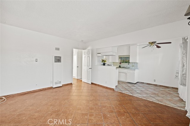 Detail Gallery Image 6 of 16 For 330 W Laurel St #C,  Compton,  CA 90220 - 1 Beds | 1 Baths