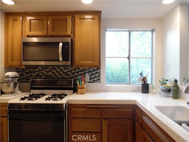 Detail Gallery Image 13 of 28 For 1806 Rory Ln #9,  Simi Valley,  CA 93063 - 2 Beds | 2/1 Baths