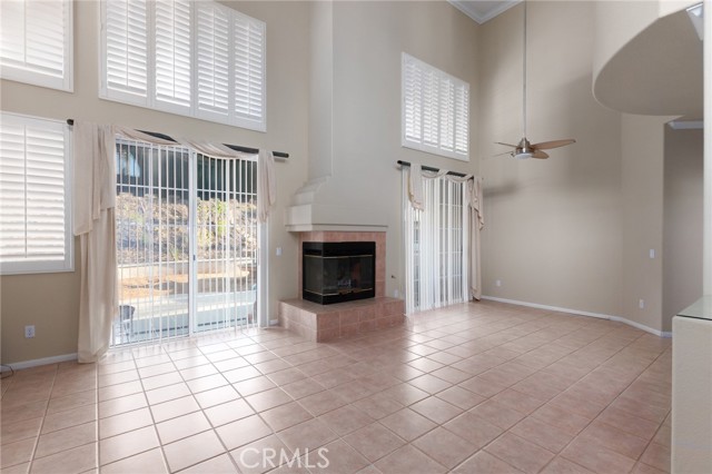 Detail Gallery Image 2 of 18 For 32147 via Benabarre, Temecula,  CA 92592 - 3 Beds | 2/1 Baths