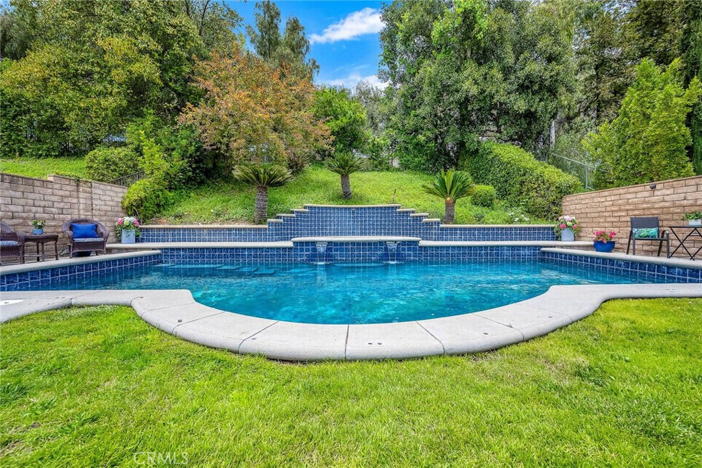 https://media.crmls.org/medias/47b04e0b-e8a5-471b-9b25-00278e5c7d24.jpg?preset=X-Large