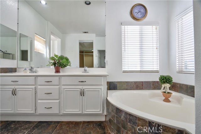 Detail Gallery Image 31 of 61 For 29 Villa Roma, Lake Elsinore,  CA 92532 - 4 Beds | 2/1 Baths
