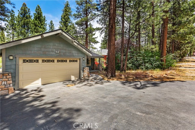 Detail Gallery Image 3 of 25 For 329 E Sherwood Bld, Big Bear City,  CA 92314 - 3 Beds | 2 Baths