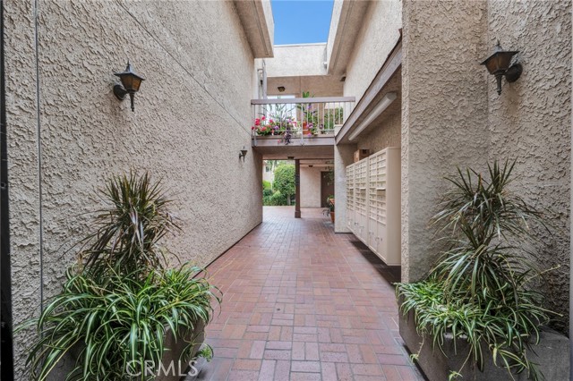 Detail Gallery Image 34 of 36 For 15215 Magnolia Bld #105,  Sherman Oaks,  CA 91403 - 2 Beds | 2 Baths