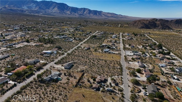 Detail Gallery Image 4 of 9 For 781 Zircon Rd, Lucerne Valley,  CA 92356 - – Beds | – Baths