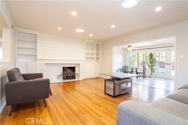 Detail Gallery Image 2 of 17 For 8534 Bothwell Rd, Northridge,  CA 91324 - 4 Beds | 2 Baths