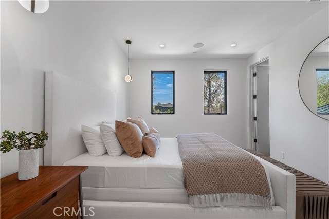 Detail Gallery Image 38 of 64 For 5335 Sunnyslope Ave, Sherman Oaks,  CA 91401 - 6 Beds | 6/1 Baths