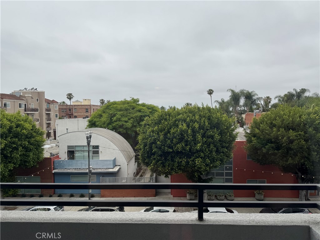 https://media.crmls.org/medias/47b6143c-3202-42a8-a312-c8d297cf1120.jpg?preset=X-Large