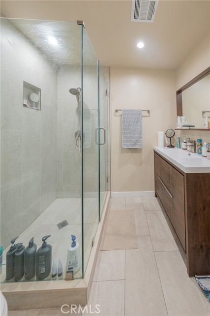 9720 Hayvenhurst photo 25