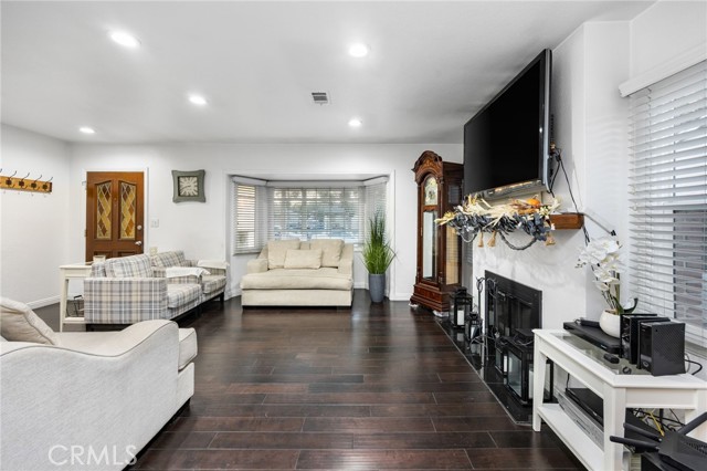 Detail Gallery Image 7 of 48 For 1231 S Baker, Santa Ana,  CA 92707 - 3 Beds | 1 Baths