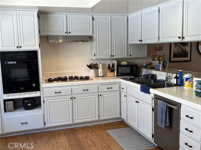 Detail Gallery Image 10 of 24 For 13230 Fiji Way #F,  Marina Del Rey,  CA 90292 - 2 Beds | 2/1 Baths