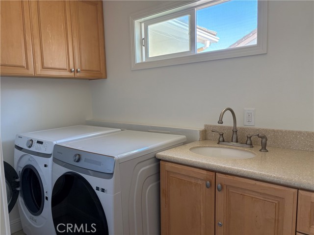 12 Longstreet, Irvine CA: https://media.crmls.org/medias/47b79a01-663d-4f74-b08b-b9b1a2aba4a6.jpg